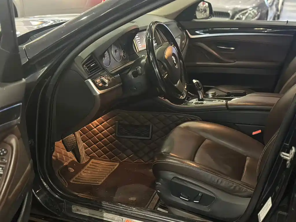 BMW 5 Series — миниатюра 5