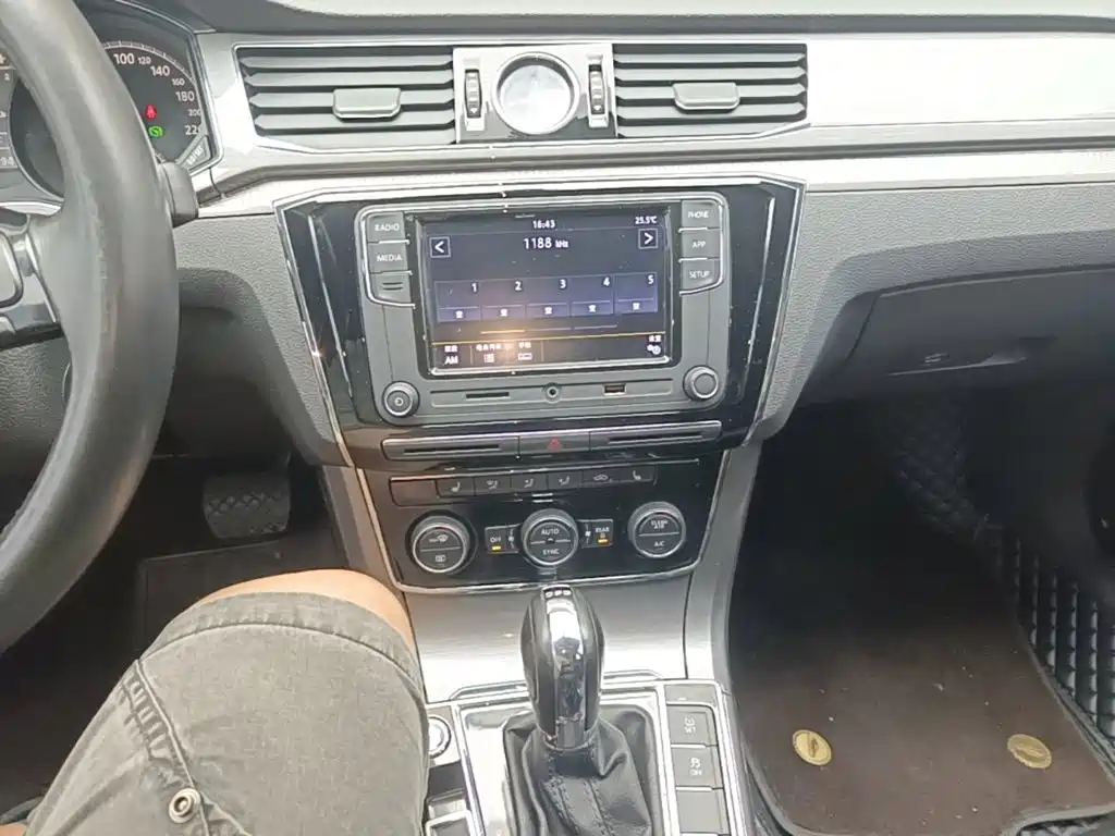 Volkswagen Passat — миниатюра 13