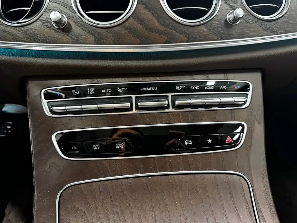 Mercedes-Benz E-Class — миниатюра 9