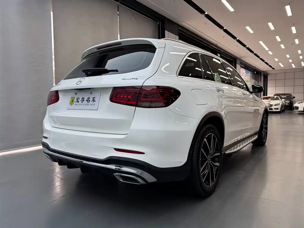 MERCEDES-BENZ GLC
