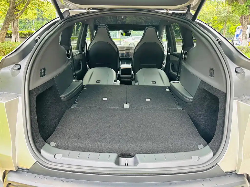 Tesla Model Y L — миниатюра 21