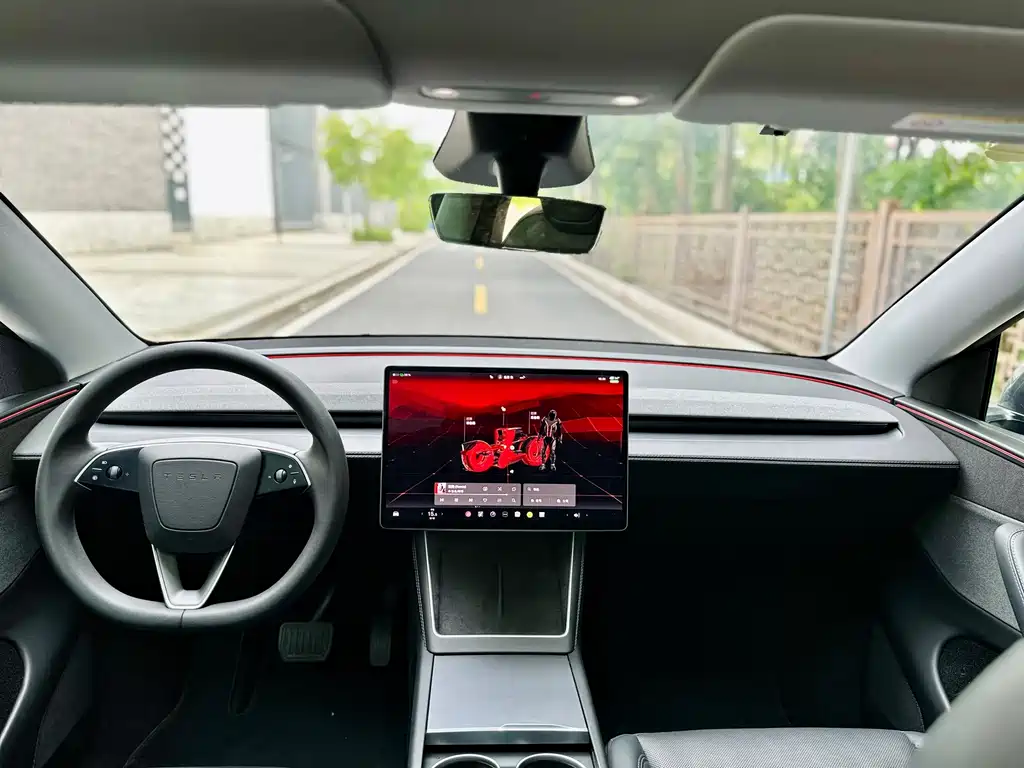 Tesla Model Y — миниатюра 15