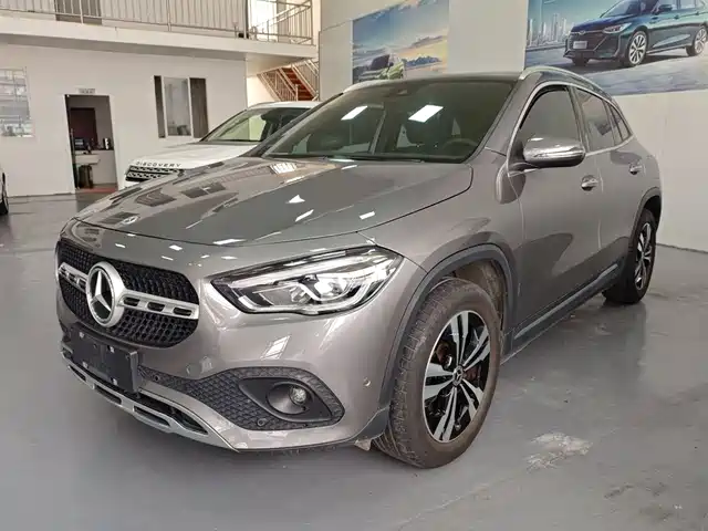 MERCEDES-BENZ GLA