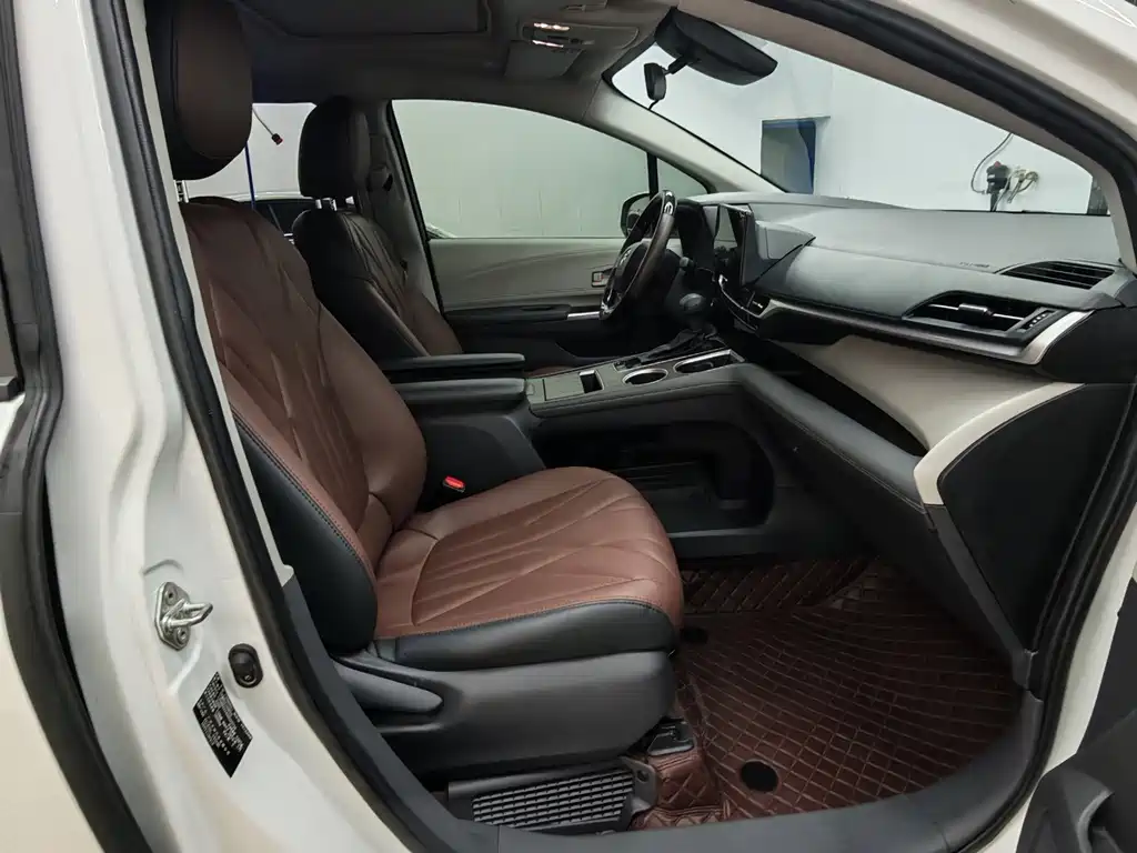 Toyota Sienna — миниатюра 5