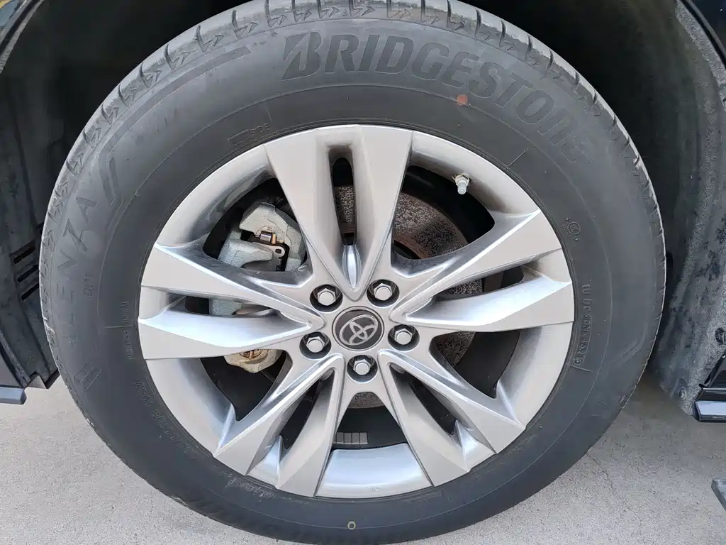Toyota Sienna — миниатюра 9