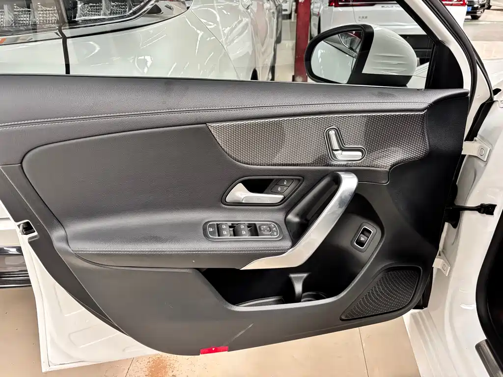 Mercedes-Benz A-Class — миниатюра 6