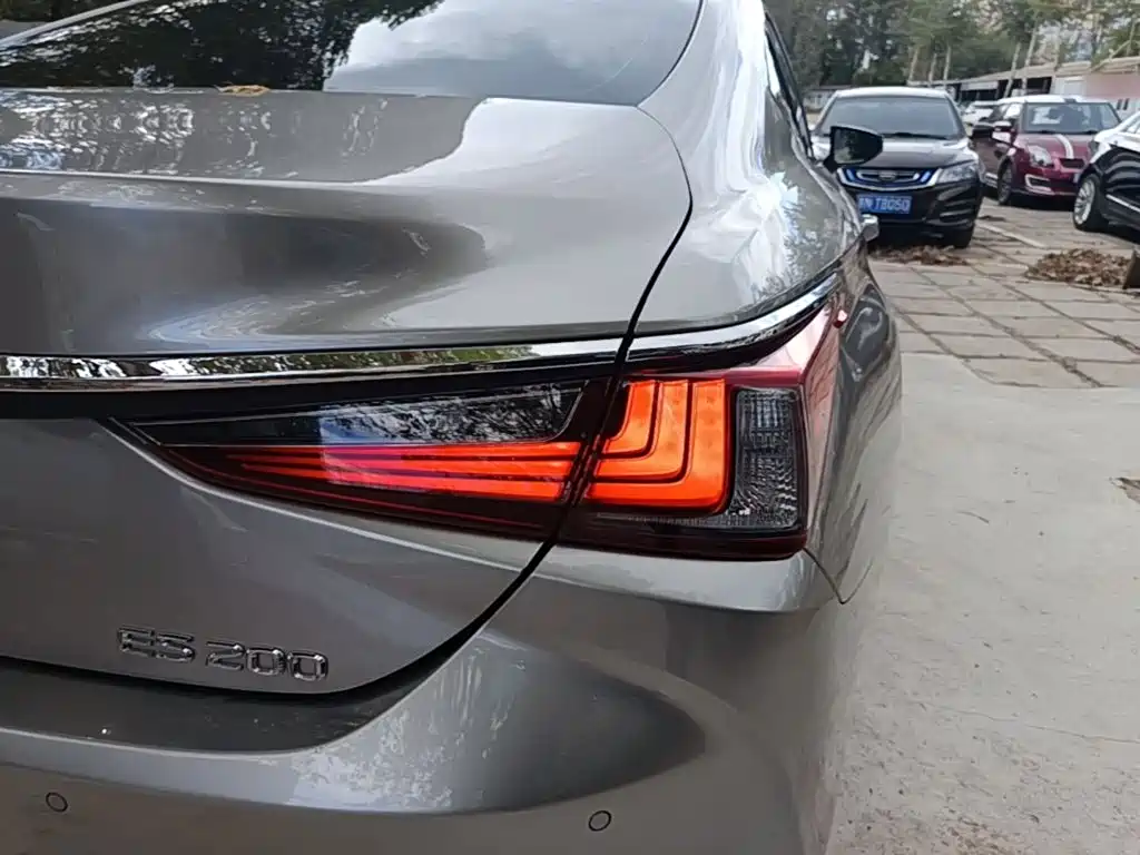 Lexus ES — миниатюра 8