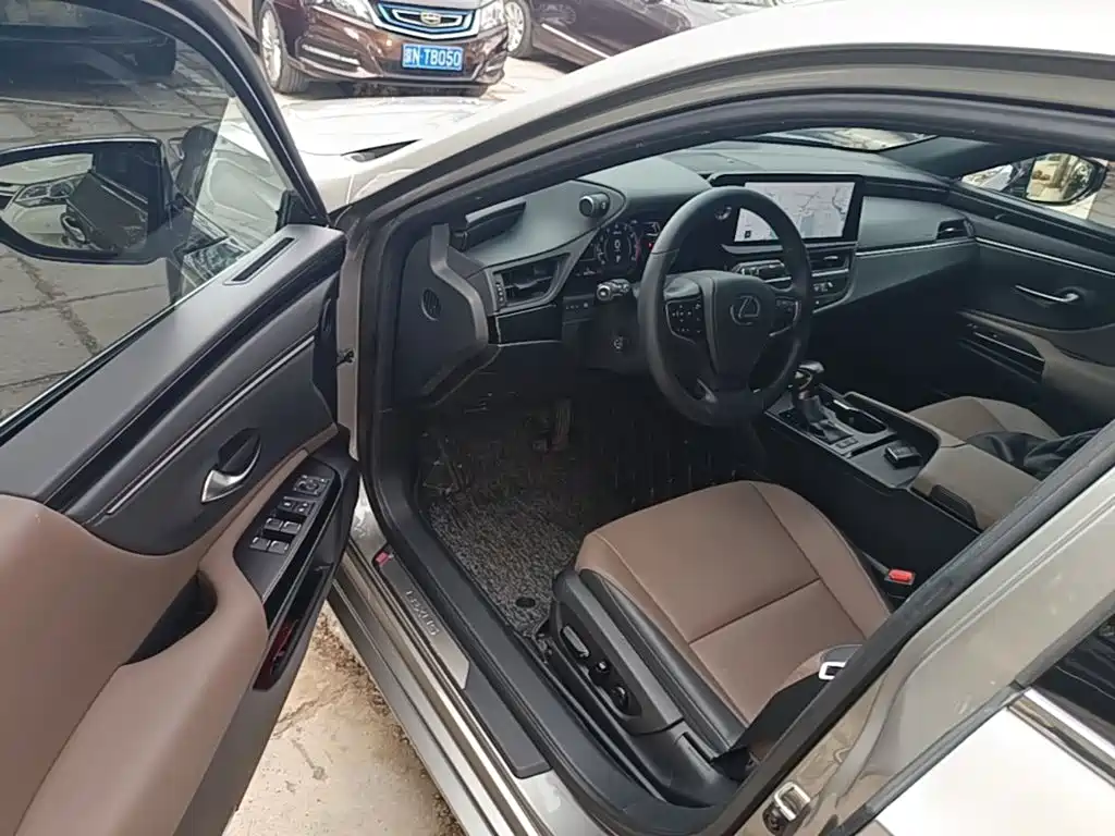 Lexus ES — миниатюра 16