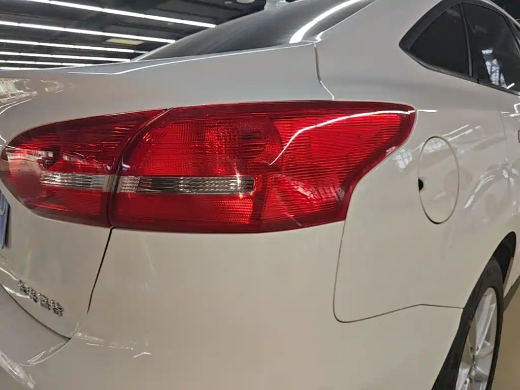 Ford Focus — миниатюра 8
