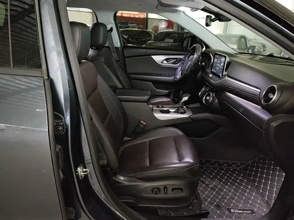 Chevrolet Blazer — миниатюра 25