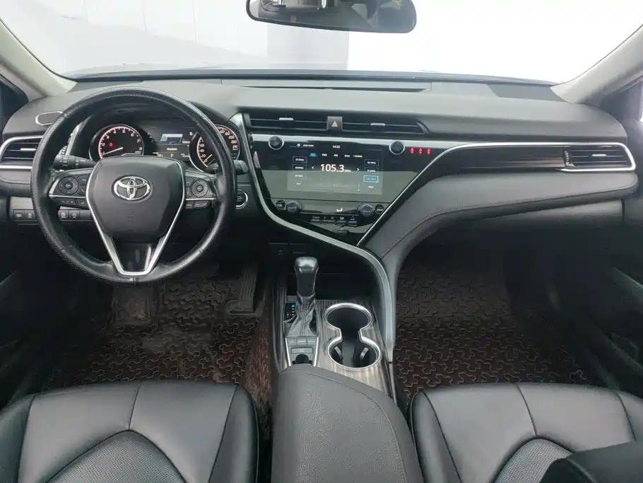 Toyota Camry — миниатюра 12