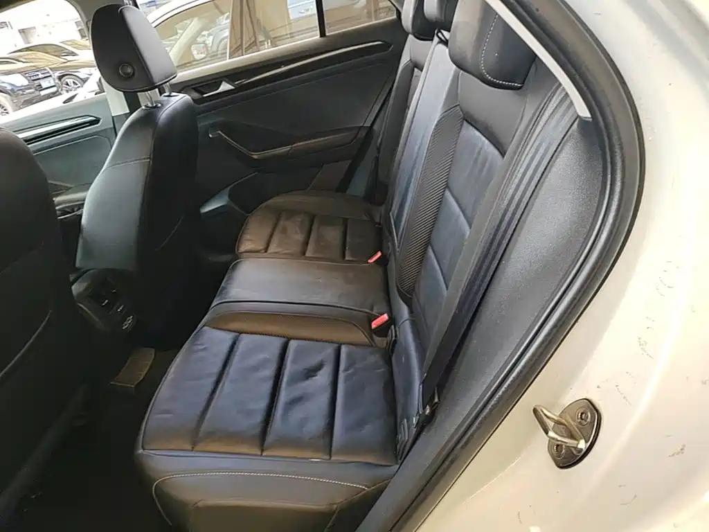 Volkswagen T-Roc — миниатюра 17