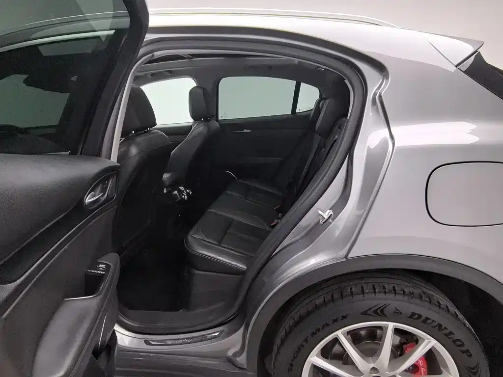 Alfa Romeo Stelvio — миниатюра 15