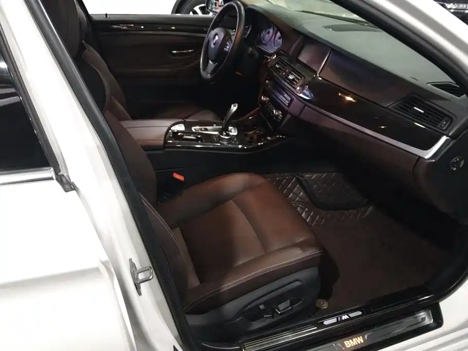 BMW 5 Series — миниатюра 8