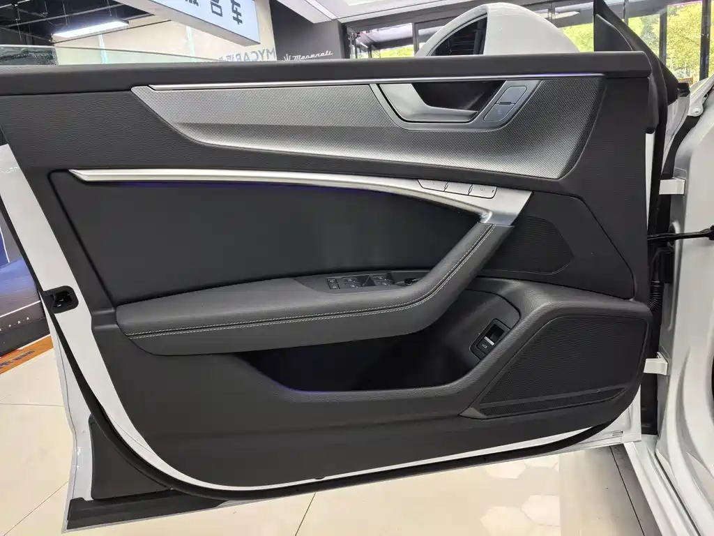 Audi A7L — миниатюра 16