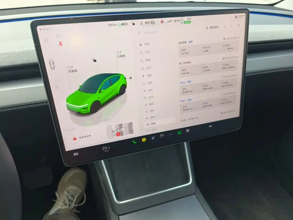 Tesla Model Y — миниатюра 13