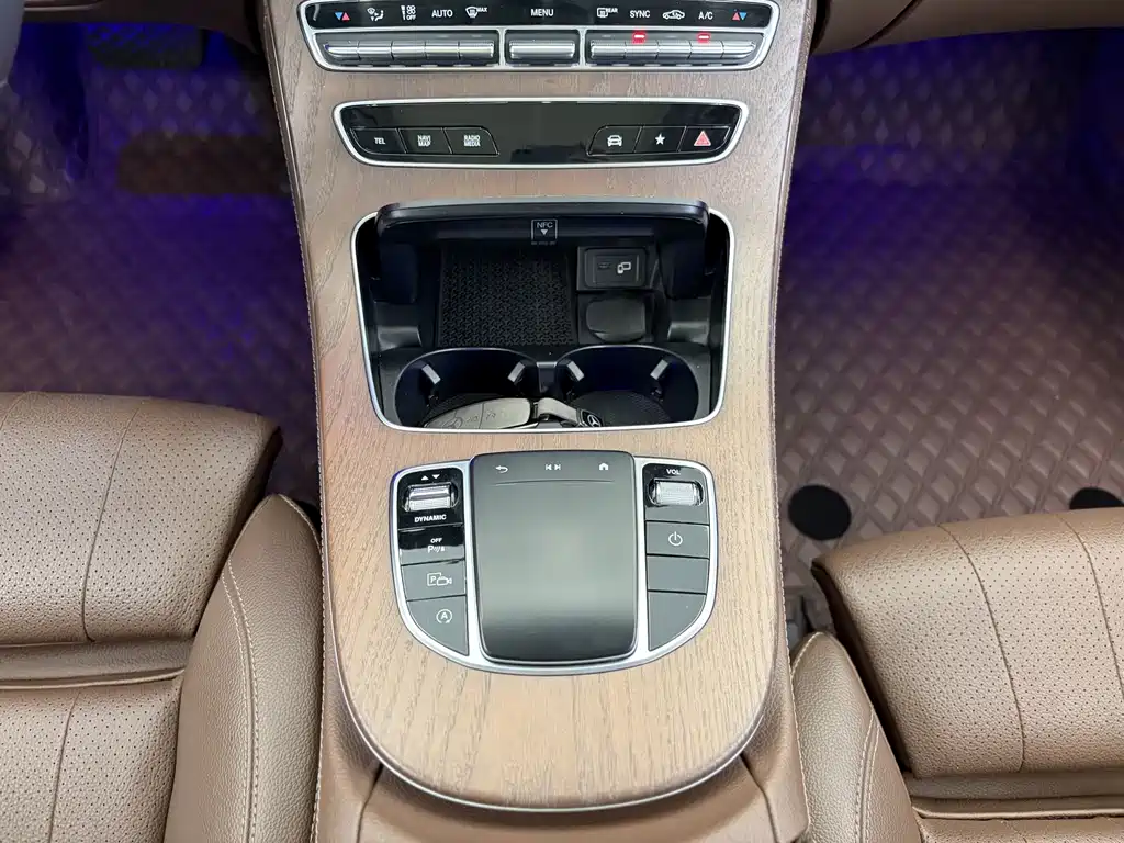 Mercedes-Benz E-Class — миниатюра 12