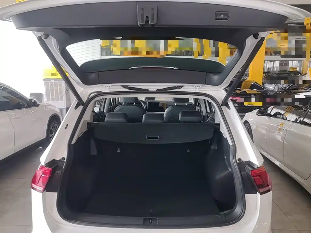 Volkswagen Tiguan L — миниатюра 19