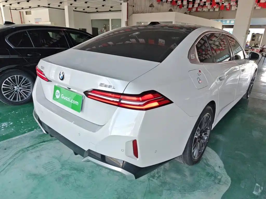 BMW 5 Series — миниатюра 7