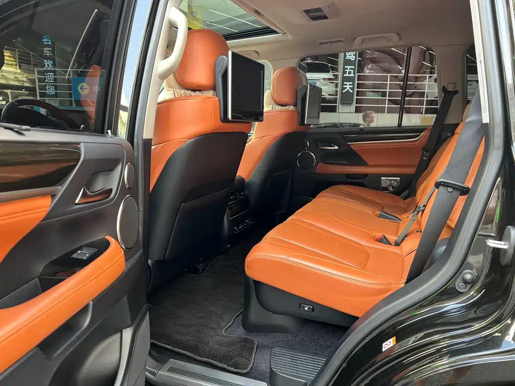 Lexus LX — миниатюра 4