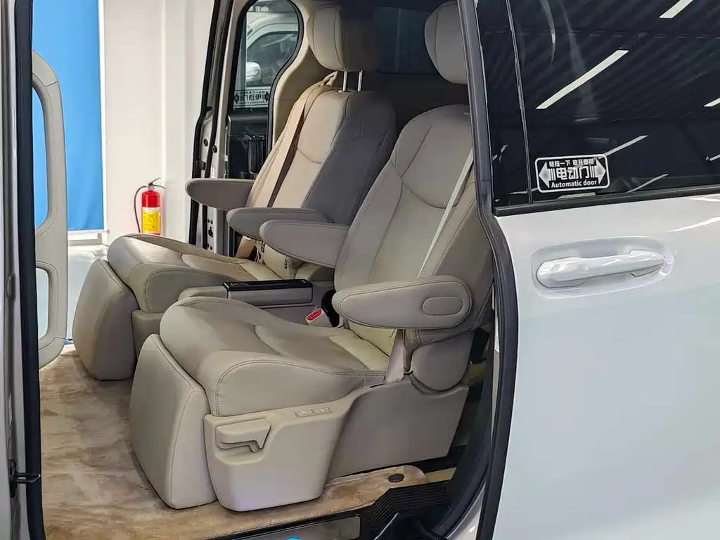 Toyota Sienna — миниатюра 7