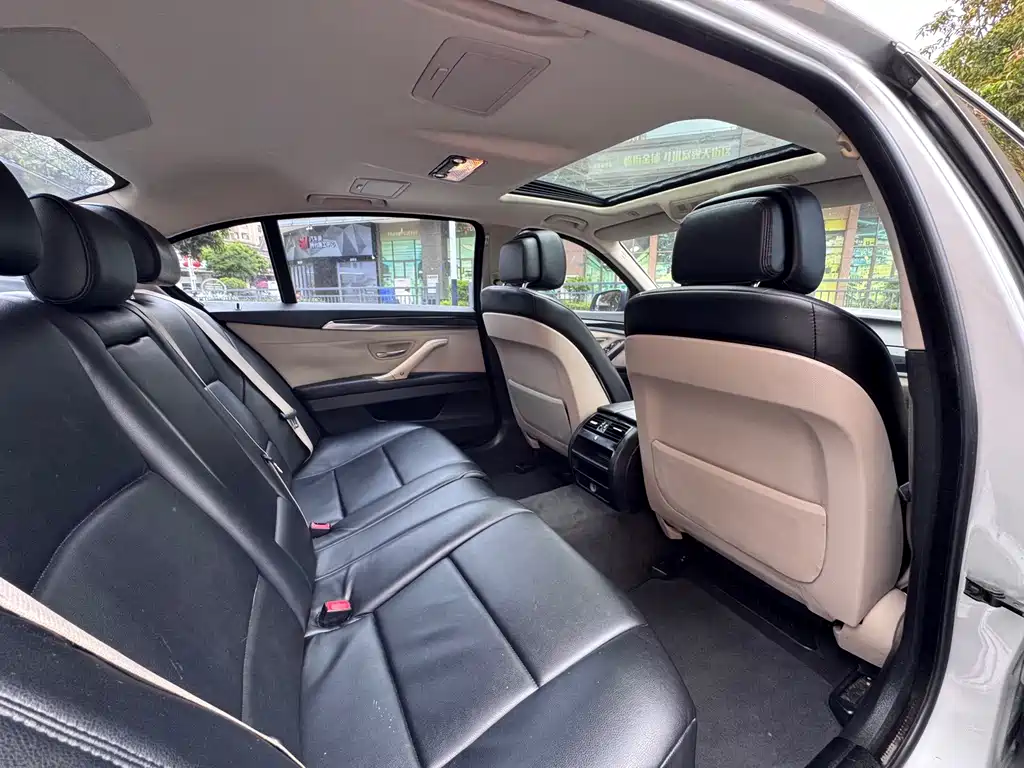 BMW 5 Series — миниатюра 12
