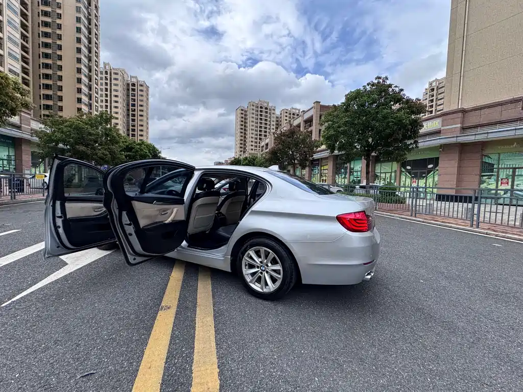 BMW 5 Series — миниатюра 23