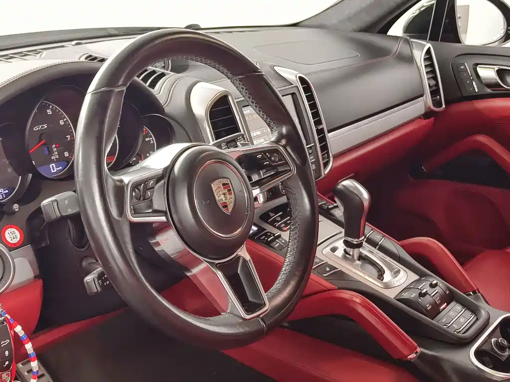 Porsche Cayenne — миниатюра 10
