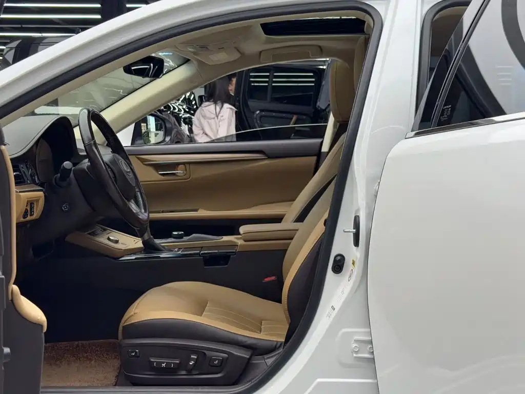 Lexus ES — миниатюра 8