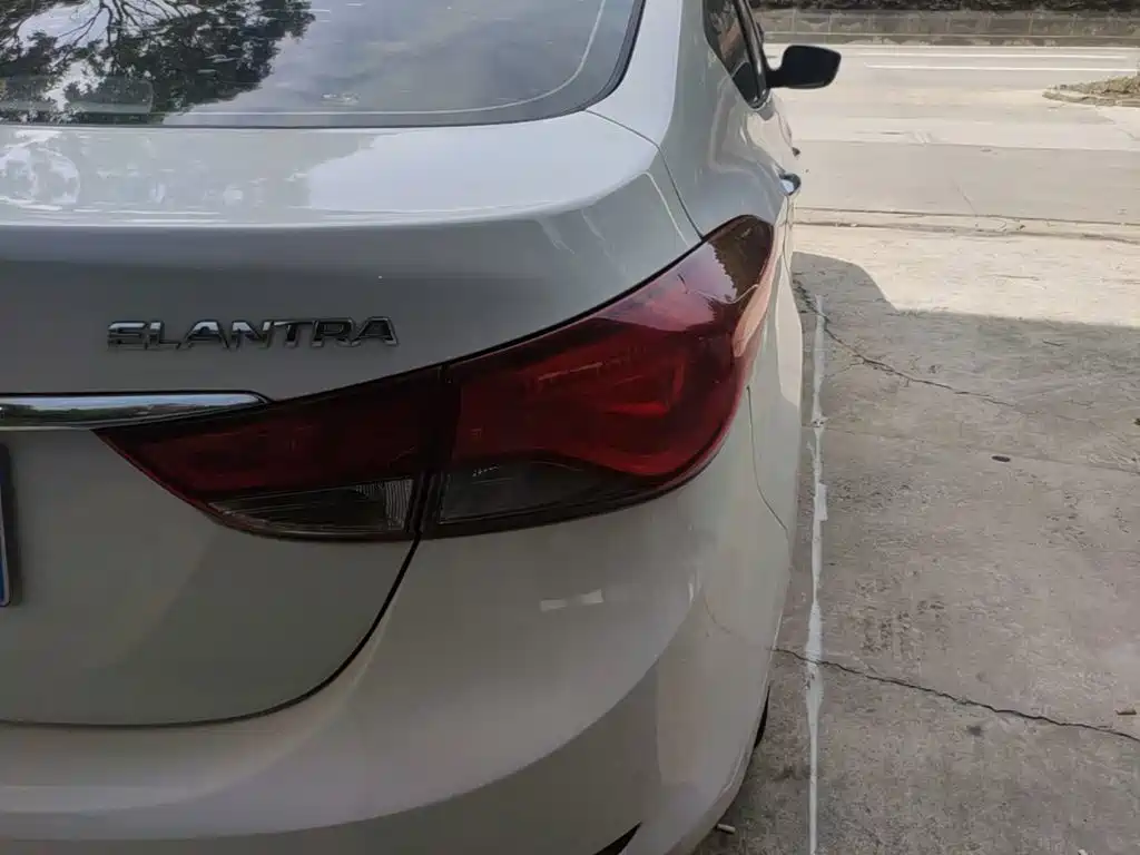 Hyundai Elantra Langdong — миниатюра 8