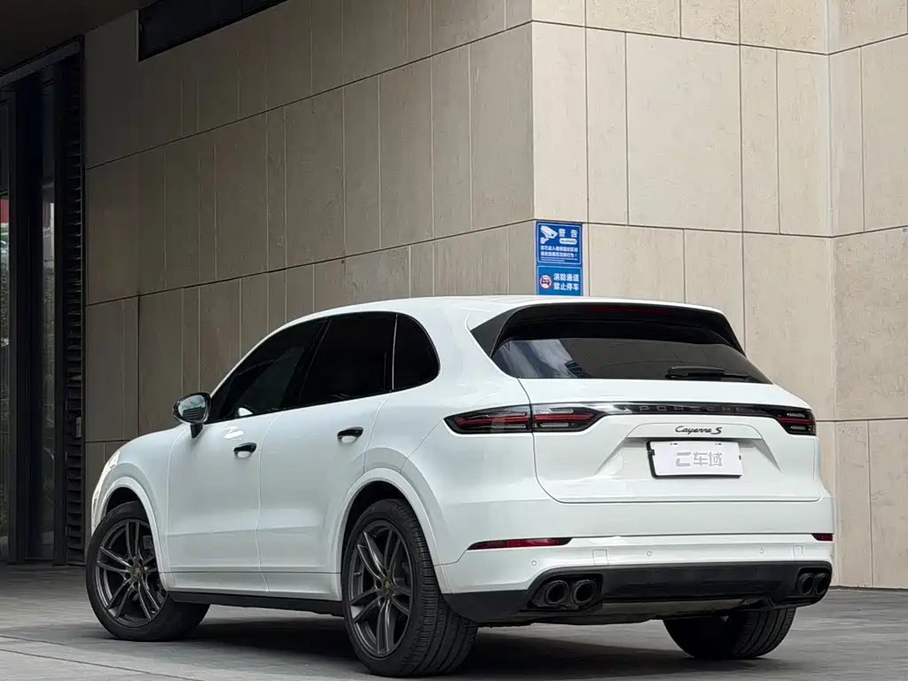 PORSCHE CAYENNE