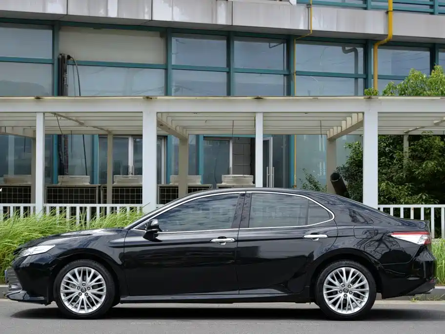 Toyota Camry — миниатюра 2