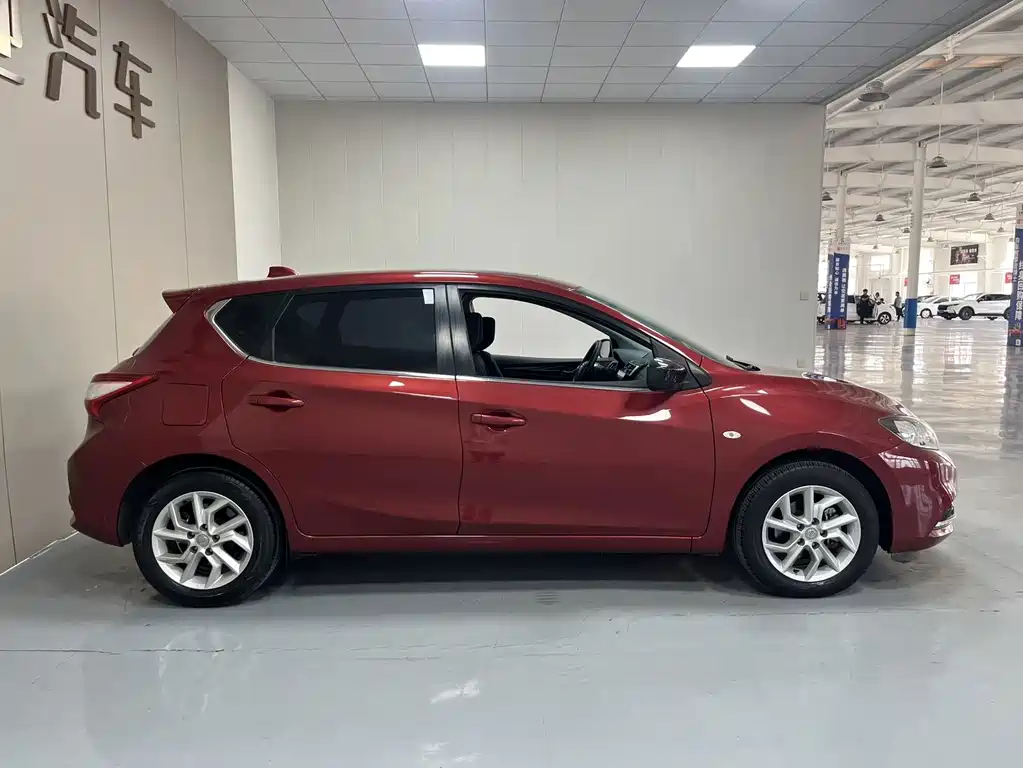 Nissan Tiida — миниатюра 7