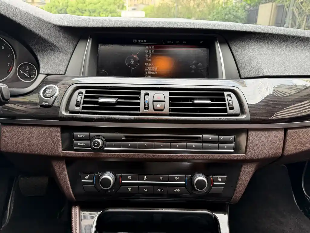 BMW 5 Series — миниатюра 10