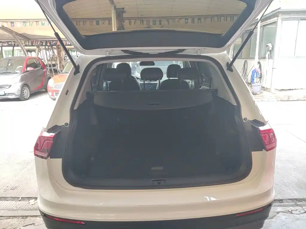 Volkswagen Tiguan L — миниатюра 19