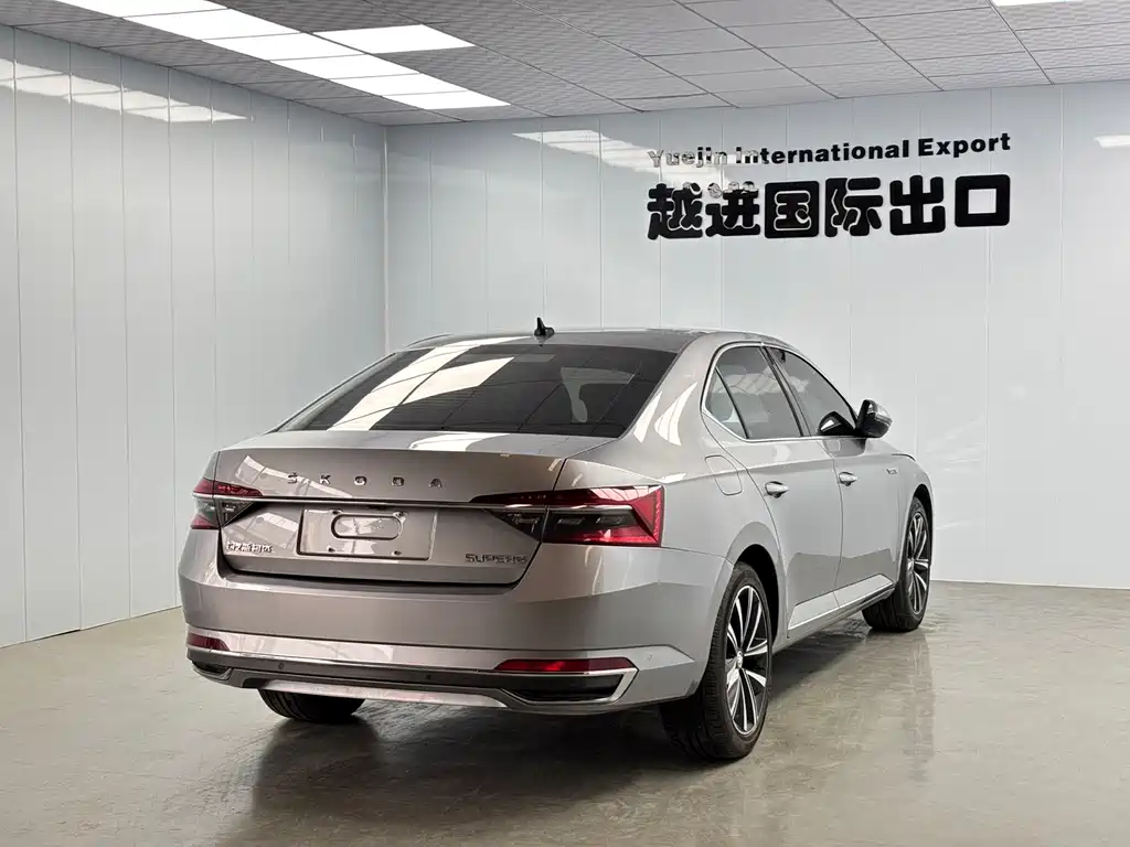 Skoda Superb — миниатюра 11