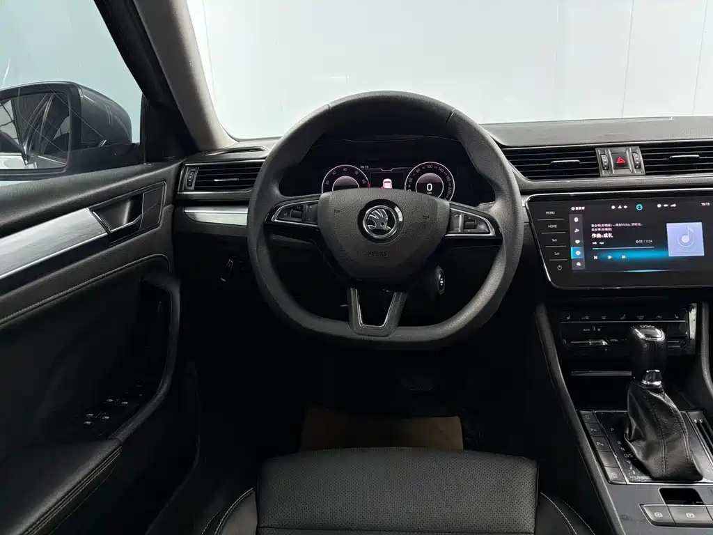 Skoda Superb — миниатюра 6