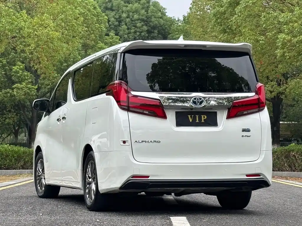 Toyota Alphard — миниатюра 4