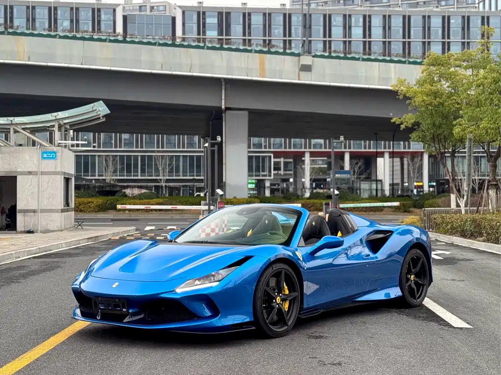 FERRARI F8