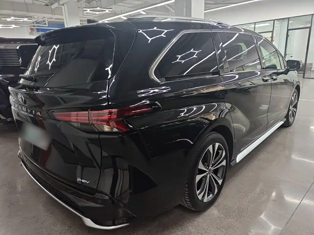 Toyota Granvia — миниатюра 7