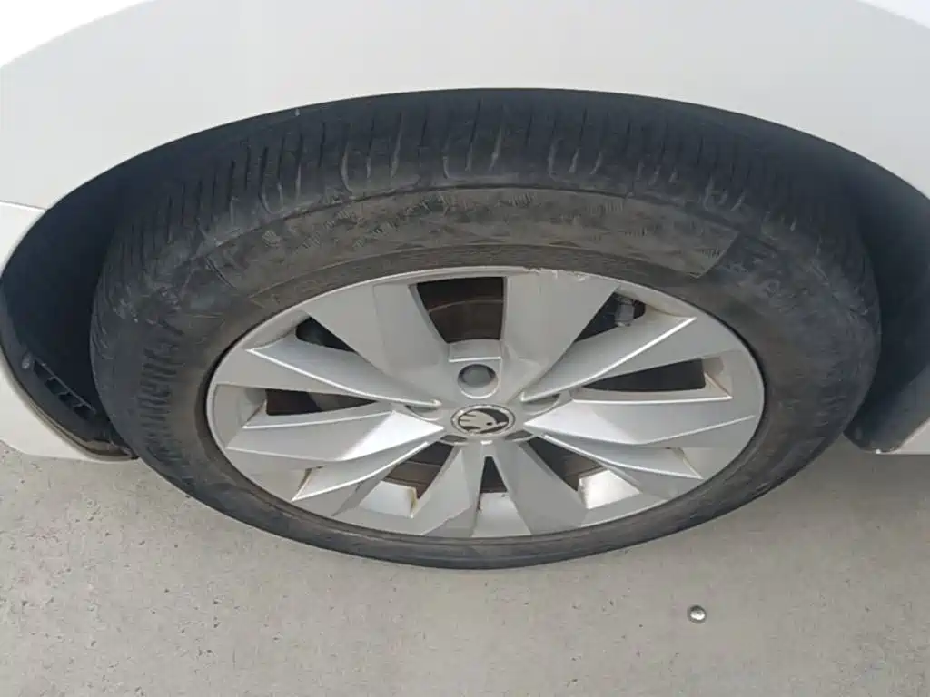 Skoda Superb — миниатюра 23
