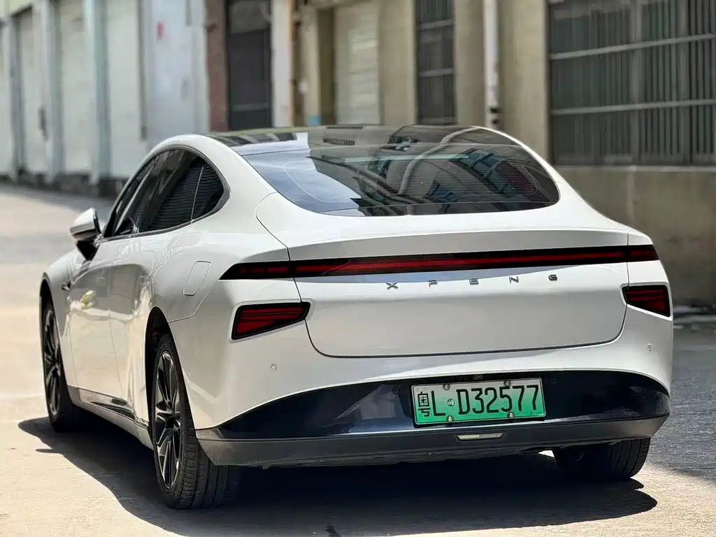 XPeng P7 — миниатюра 11