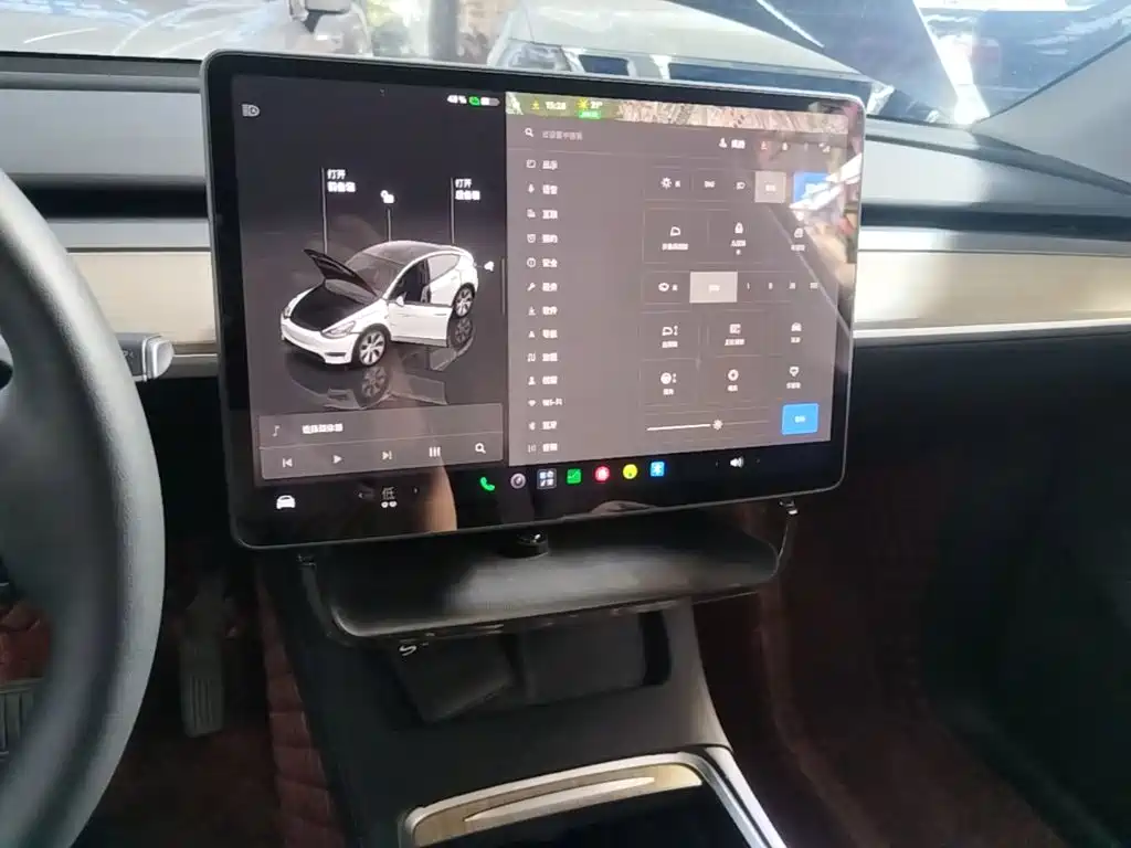 Tesla Model Y — миниатюра 13