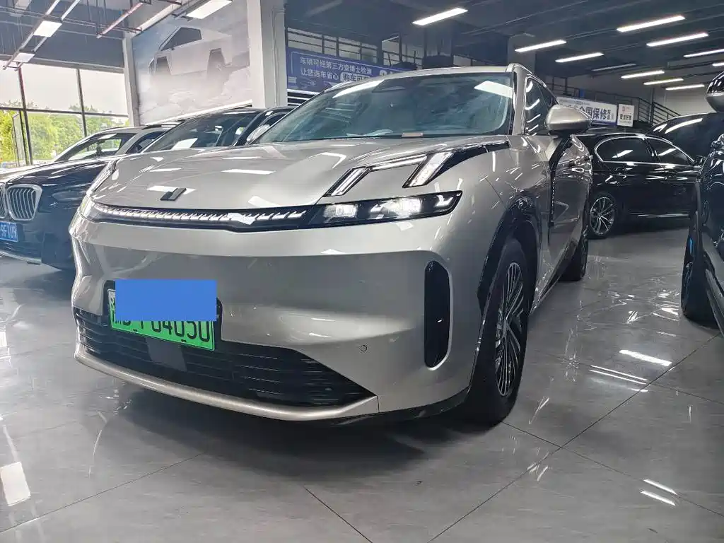Lynk & Co 08 EM-P 2024