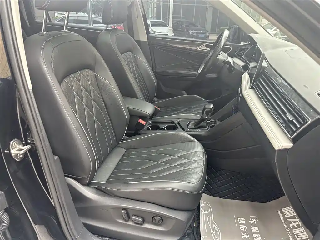 Volkswagen Tiguan L L 2023 330TSI AT R-Line