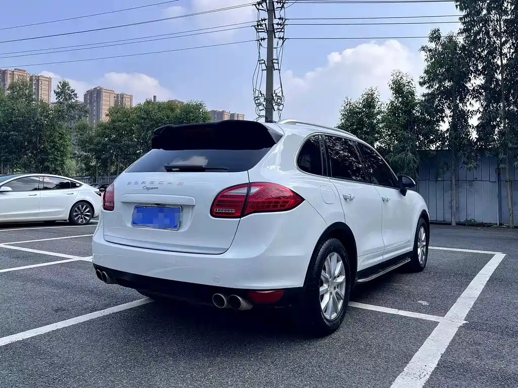 Porsche Cayenne — миниатюра 4