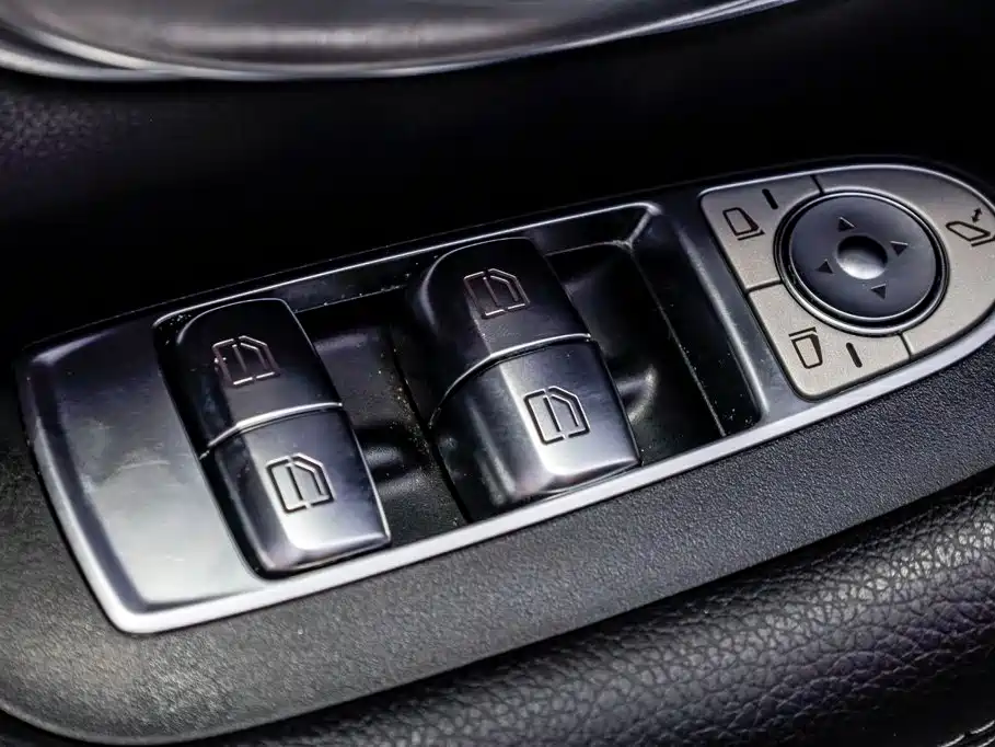 Mercedes-Benz E-Class (Import) — миниатюра 14