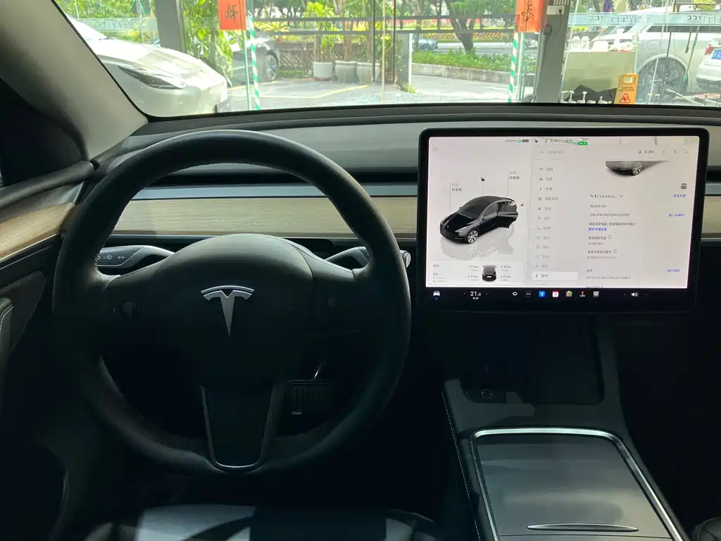 TESLA MODEL Y