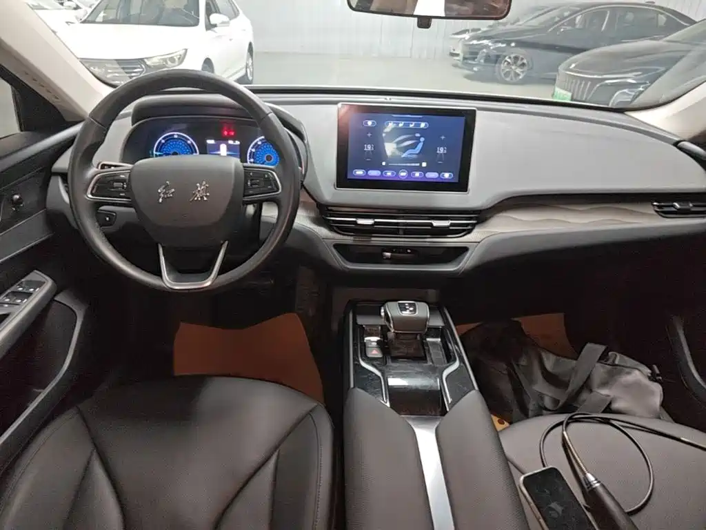 Hongqi Hongqi E-QM5 — миниатюра 10