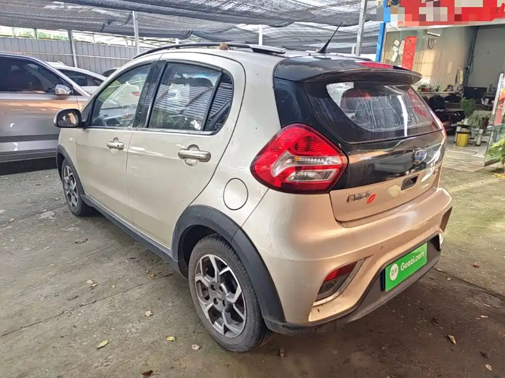 Geely Vision X1 — миниатюра 5